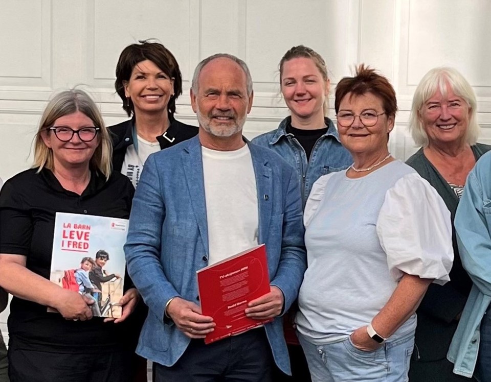 En mann og fem kvinner fra kommunekomiteen i Hå. De holder TV-aksjonsbrosjyrer i hendene.