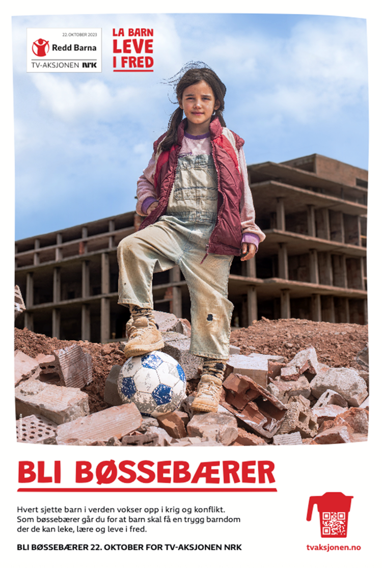 TV-aksjonen 2023 sin kampanjeplakat. En jente står i krigsherjet område med en fotball, og teksten "La barn leve i fred" 