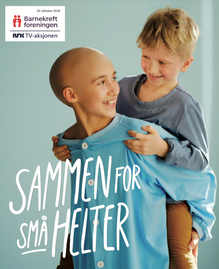 TV-aksjonen 2024 sin kampanjeplakat. En gutt som sitter på ryggen til en annen gutt, med teksten "Sammen for små helter" 