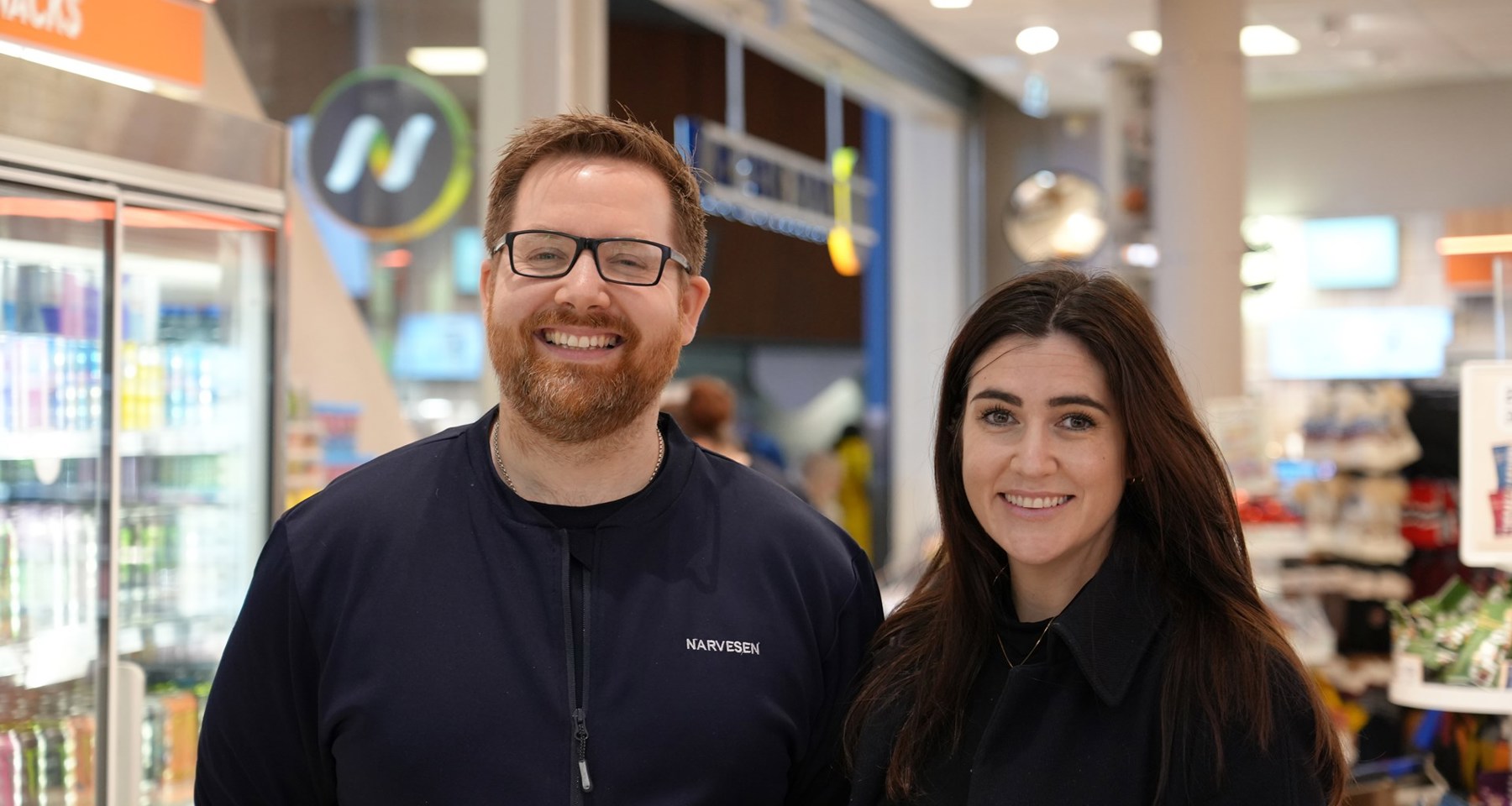 En mann og en kvinne på Narvesen